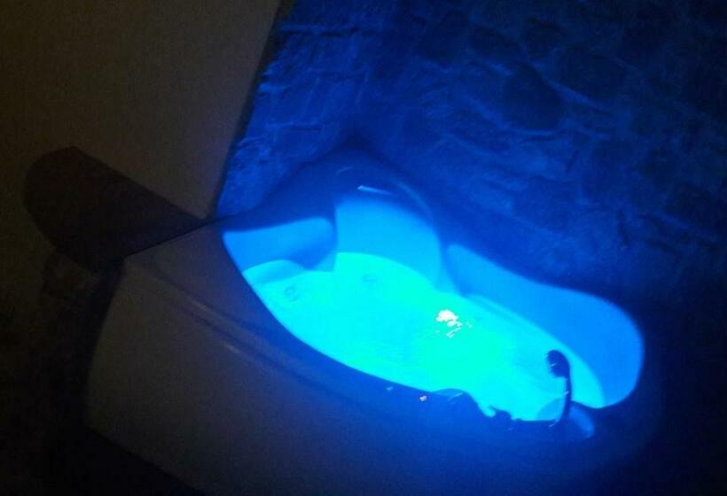 سوئیت با وان آب گرم, Borgo Paradiso