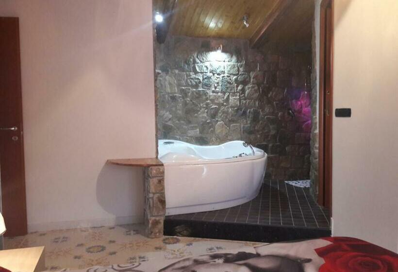 سوئیت با وان آب گرم, Borgo Paradiso