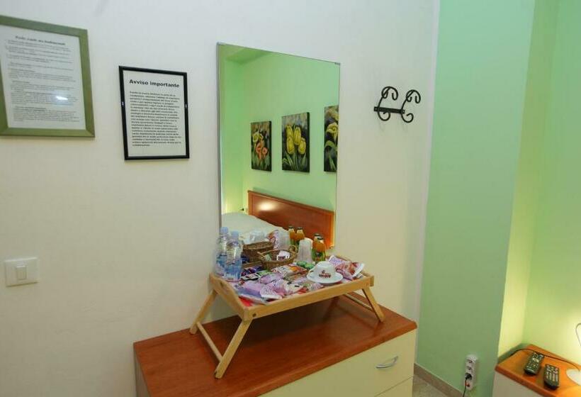 اتاق استاندارد با سرویس بهداشتی مشترک, B&b Attico