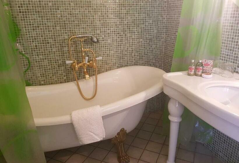 اتاق استاندارد چهار تخته, B&b Torre Dei Saraceni