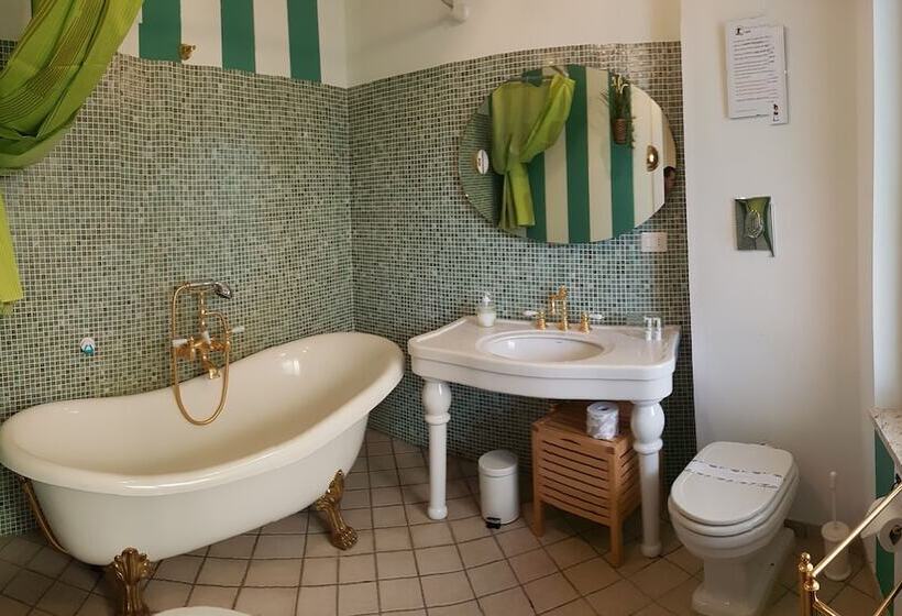 اتاق استاندارد چهار تخته, B&b Torre Dei Saraceni