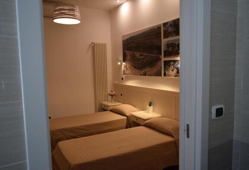 اتاق استاندارد با تخت بزرگ, Domus Al Corso B&b