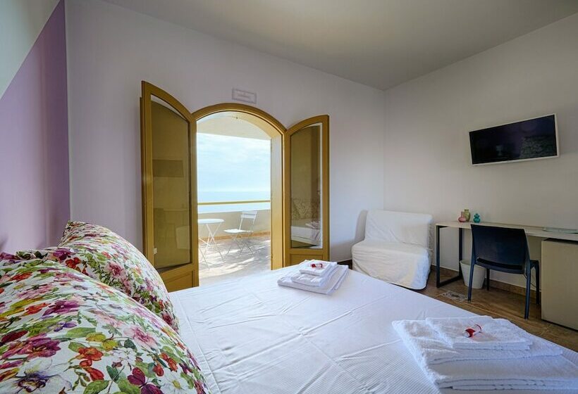 اتاق سوپریور با چشم‌انداز دریا, B&b Il Varo A Mare