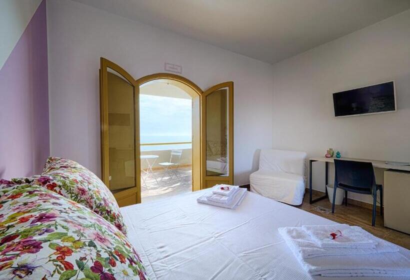 اتاق سوپریور با چشم‌انداز دریا, B&b Il Varo A Mare