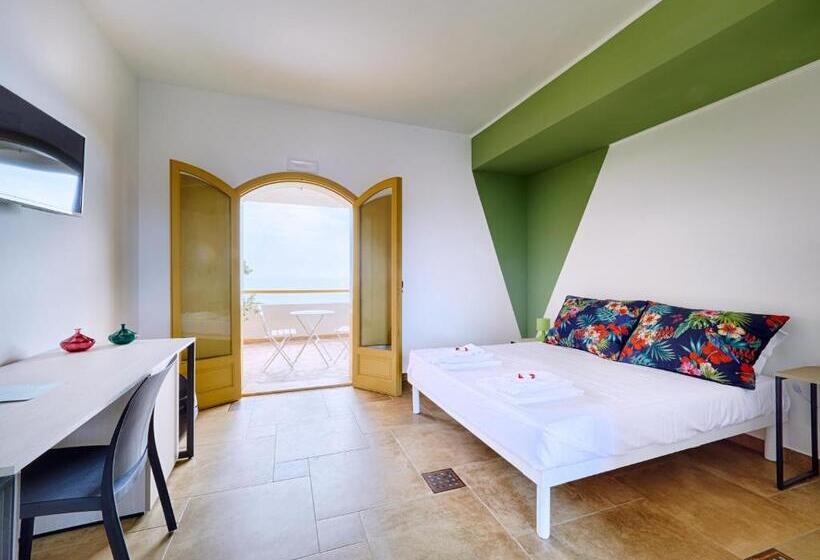 اتاق سوپریور با چشم‌انداز دریا, B&b Il Varo A Mare