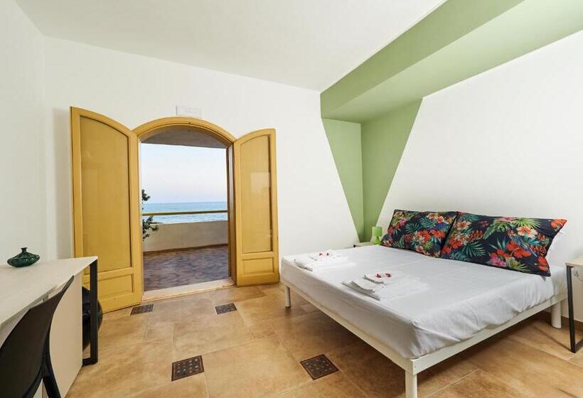 اتاق سوپریور با چشم‌انداز دریا, B&b Il Varo A Mare