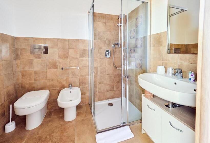 اتاق سوپریور با چشم‌انداز دریا, B&b Il Varo A Mare
