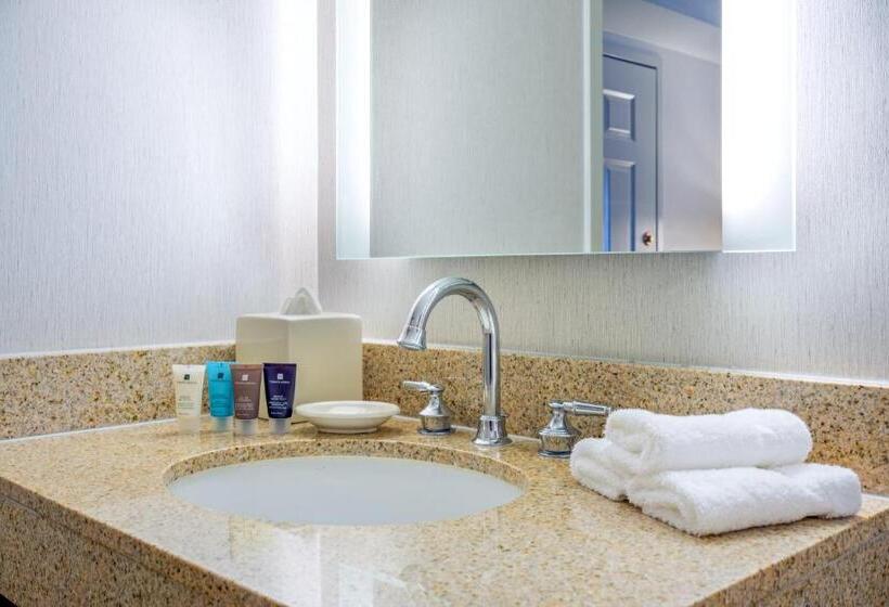 اتاق استاندارد, Astor Crowne Plaza  Corner Of Bourbon Street