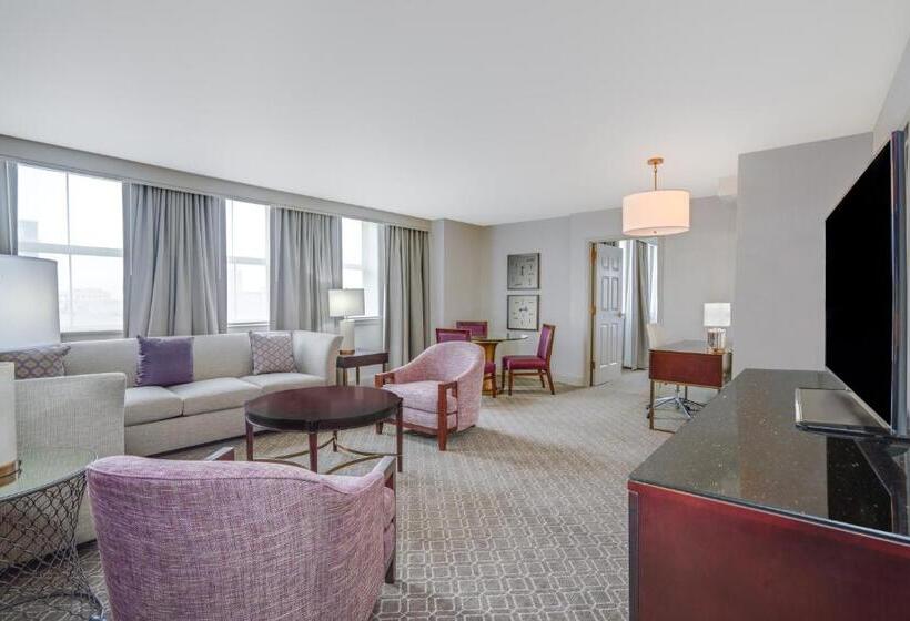 سوئیت با تخت بزرگ, Astor Crowne Plaza  Corner Of Bourbon Street