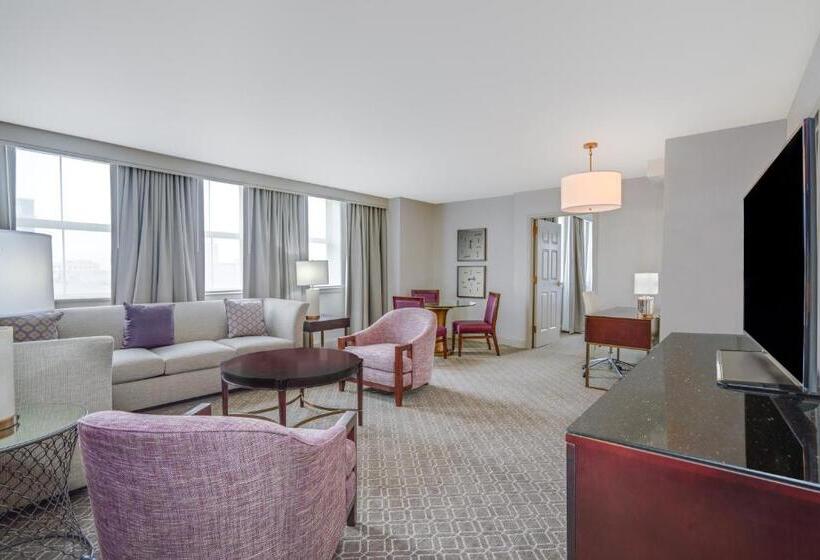 Suite Cama King, Astor Crowne Plaza New Orleans French Quarter