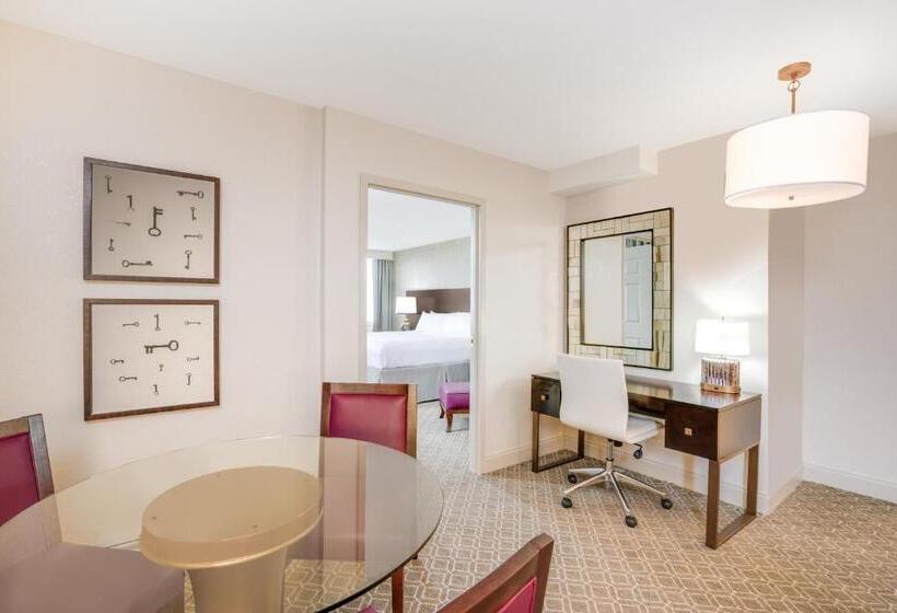 سوئیت با تخت بزرگ, Astor Crowne Plaza  Corner Of Bourbon Street