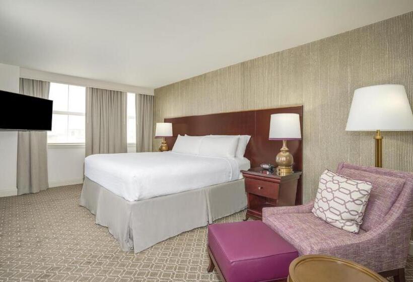 سوییت اجرایی, Astor Crowne Plaza  Corner Of Bourbon Street