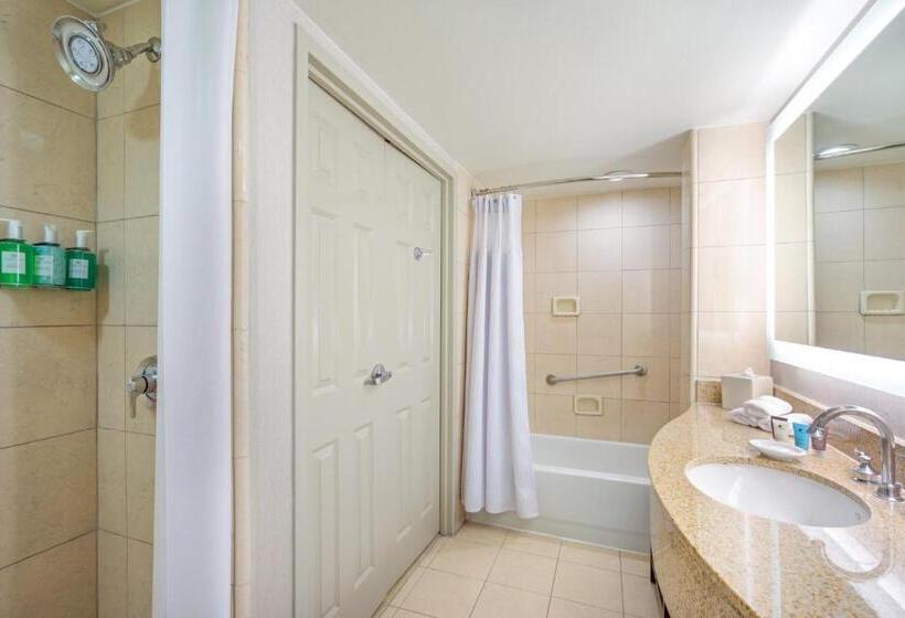 سوییت اجرایی, Astor Crowne Plaza  Corner Of Bourbon Street
