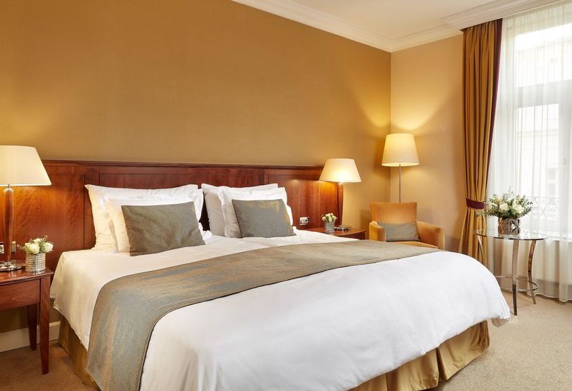 Superior Zimmer Kingsize Bett, Corinthia  Budapest