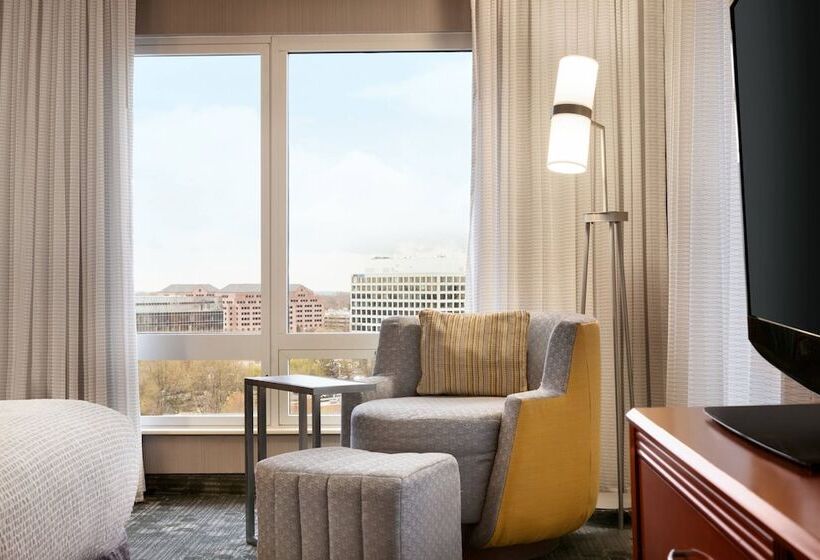 Standard Room Double Bed City View, Courtyard By Marriott Tysons Mclean