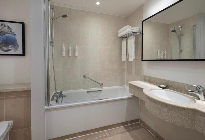 חדר סופריור מיטת קווין, Delta Hotels By Marriott Peterborough