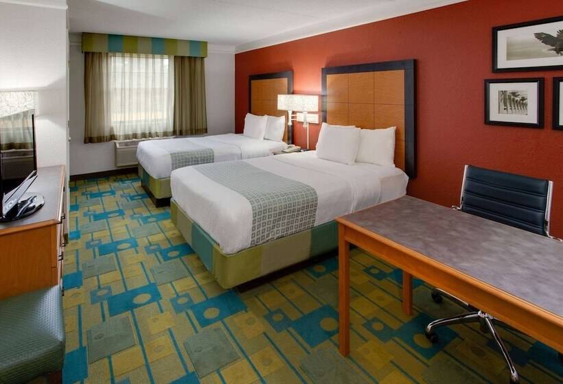 ２ダブルベッドのスタンダードルーム, La Quinta Inn By Wyndham Pittsburgh Airport