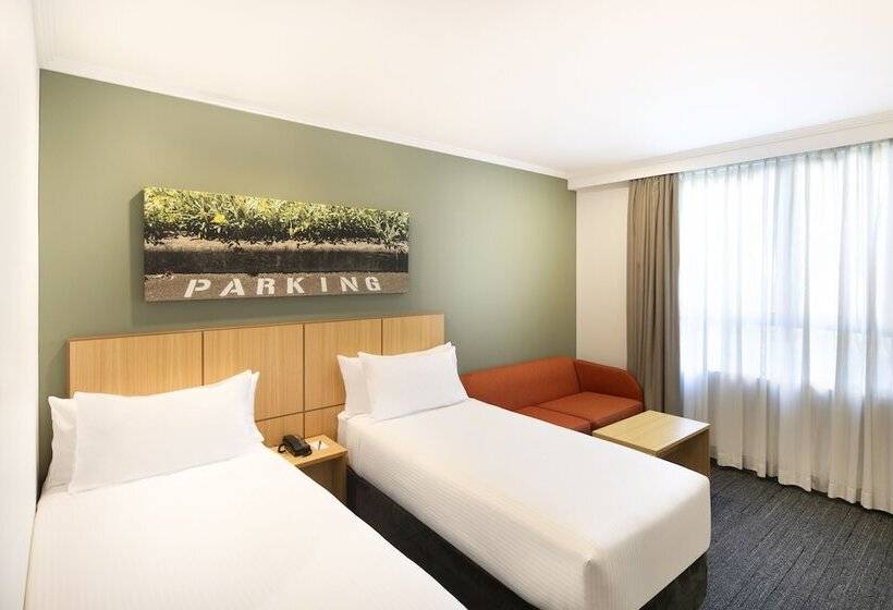 Standard Room, Mercure Melbourne Southbank