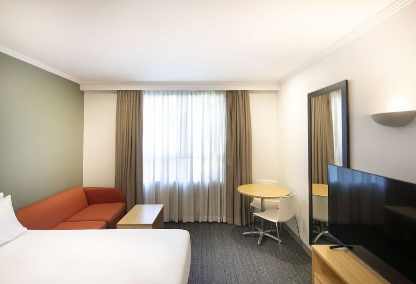 Superior Room, Mercure Melbourne Southbank