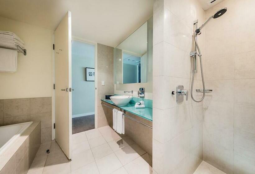 اتاق لوکس با تخت بزرگ, Parkroyal Melbourne Airport
