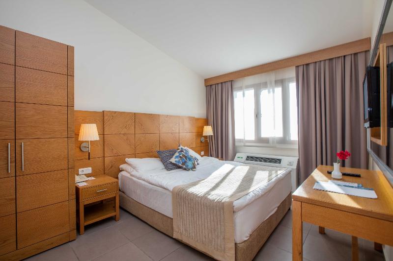 اتاق کلاب, Pine Bay Holiday Resort