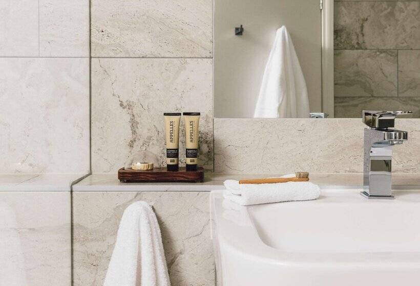 آپارتمان لوکس 1 خوابه, Quay West Suites Melbourne