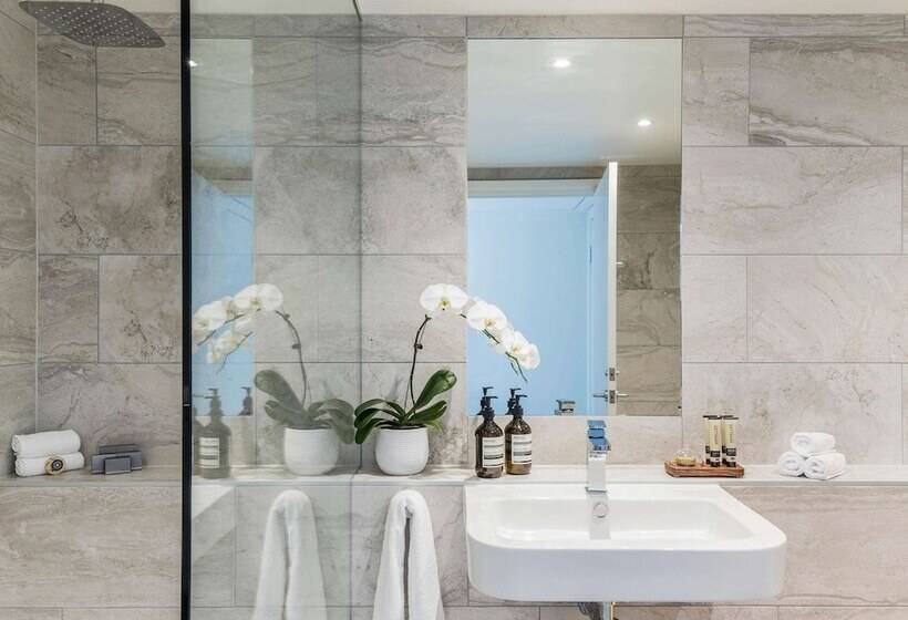 آپارتمان لوکس 2 خوابه, Quay West Suites Melbourne