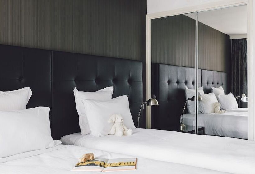 3 Bedroom Premium Apartment, Quay West Suites Melbourne