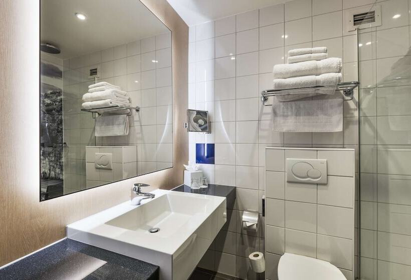 اتاق استاندارد با چشم‌انداز رودخانه, Radisson Hotel York