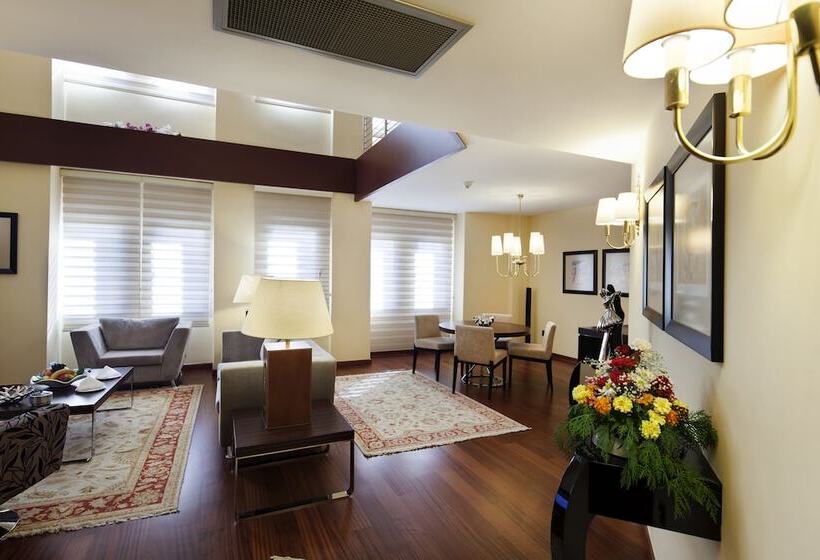 سوئیت پرزیدنت, Spa Hotel Colossae Thermal