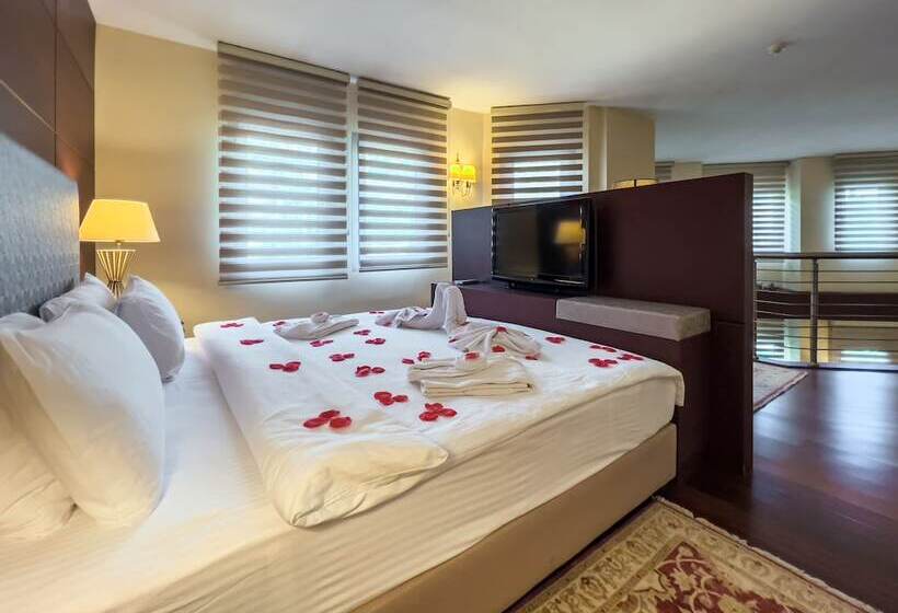 سوئیت پرزیدنت, Spa Hotel Colossae Thermal