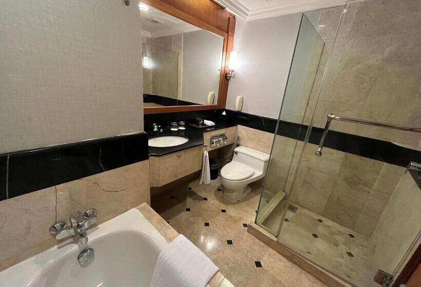اتاق لوکس با تخت بزرگ, Renai Hotel Kota Bahru