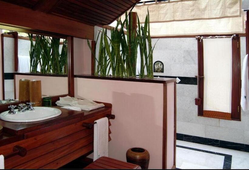 اتاق لوکس با چشم‌انداز باغ, Sandoway Resort