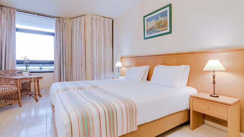 اتاق استاندارد یک نفره, Auramar Beach Resort