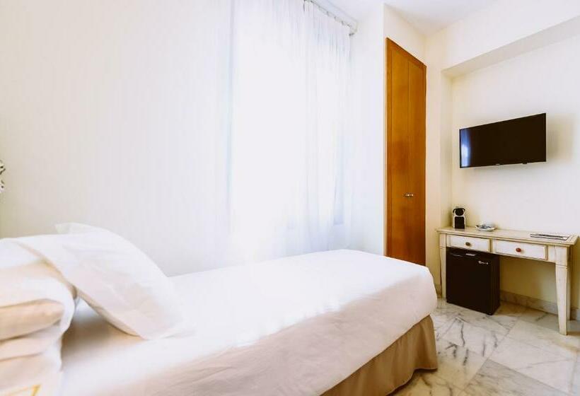 Standard Single Room, Dona Manuela