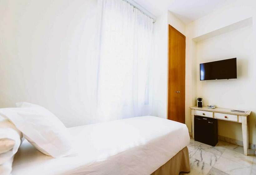 Standard Single Room, Dona Manuela