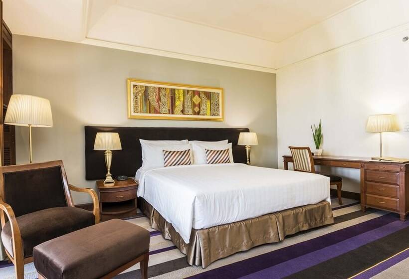 اتاق کلاب, Chatrium Royal Lake Yangon