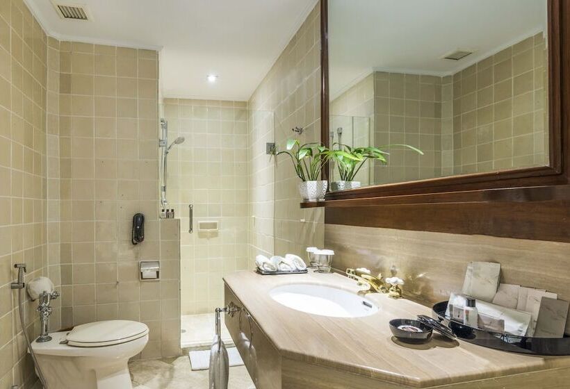 سوئیت کلاب, Chatrium Royal Lake Yangon