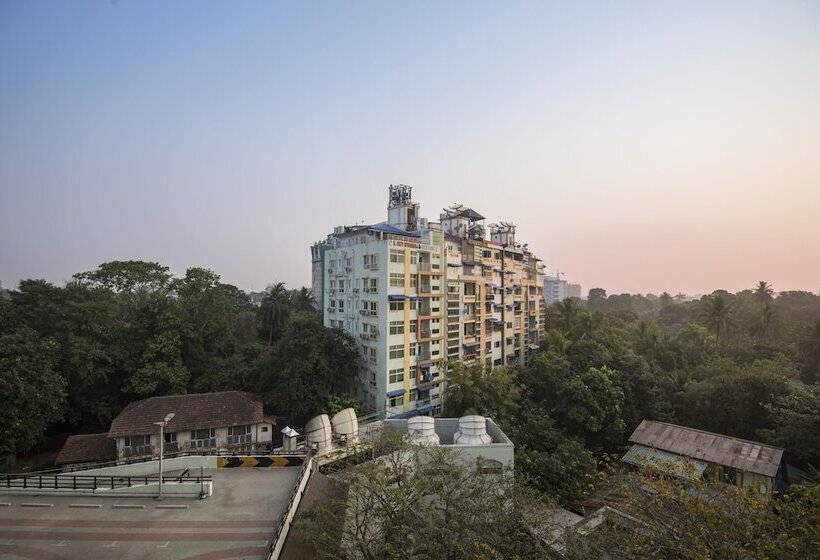 Habitación Deluxe Vista Ciudad, Chatrium  Royal Lake Yangon