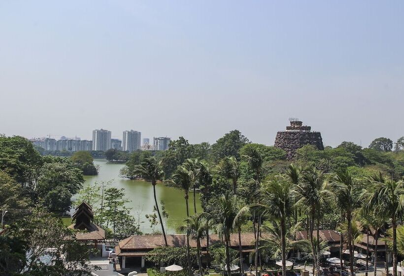 Habitación Deluxe Vista Jardín, Chatrium  Royal Lake Yangon