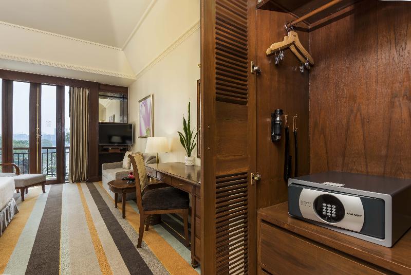 اتاق لوکس با چشم‌انداز دریاچه, Chatrium Royal Lake Yangon