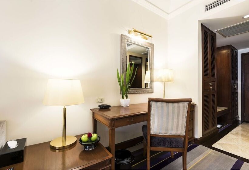 اتاق کلاب, Chatrium Royal Lake Yangon