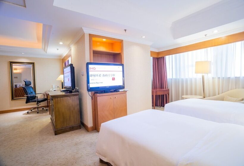 Habitación Club, Crowne Plaza Qingdao