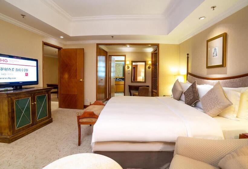 سوئیت اجرایی با تخت کینگ, Crowne Plaza Qingdao, An Ihg