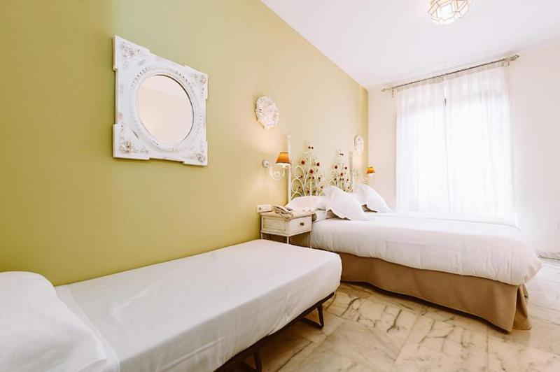 اتاق خانوادگی, Basic Hotel Doña Manuela
