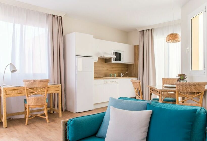 Junior Suite, Esmeralda Maris By Livvo