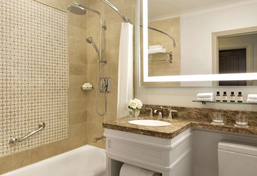 اتاق استاندارد با تخت بزرگ, Fairmont Hotel Vancouver