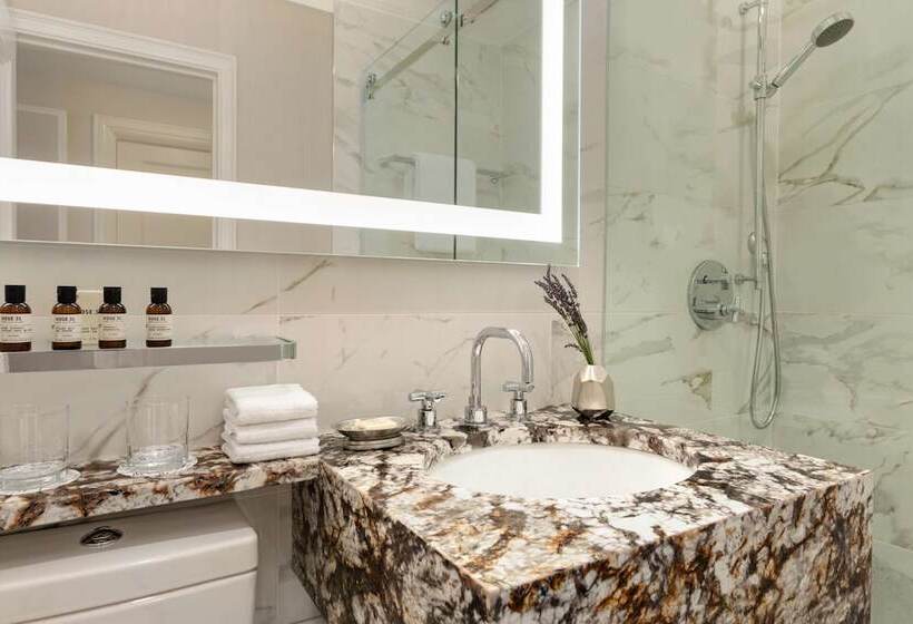 اتاق استاندارد با تخت بزرگ, Fairmont Hotel Vancouver