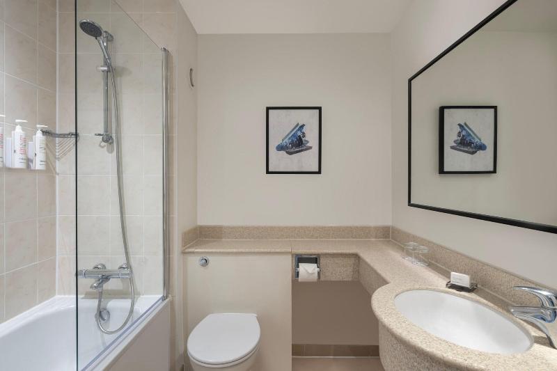 اتاق استاندارد با تخت بزرگ, Fairmont Hotel Vancouver