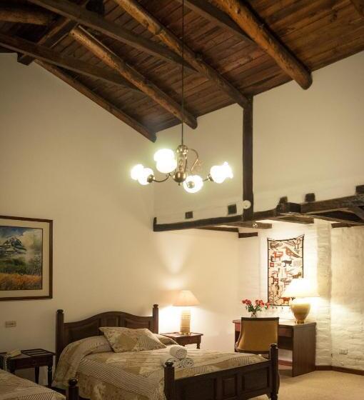 Quarto Estandar, Hacienda Abraspungo